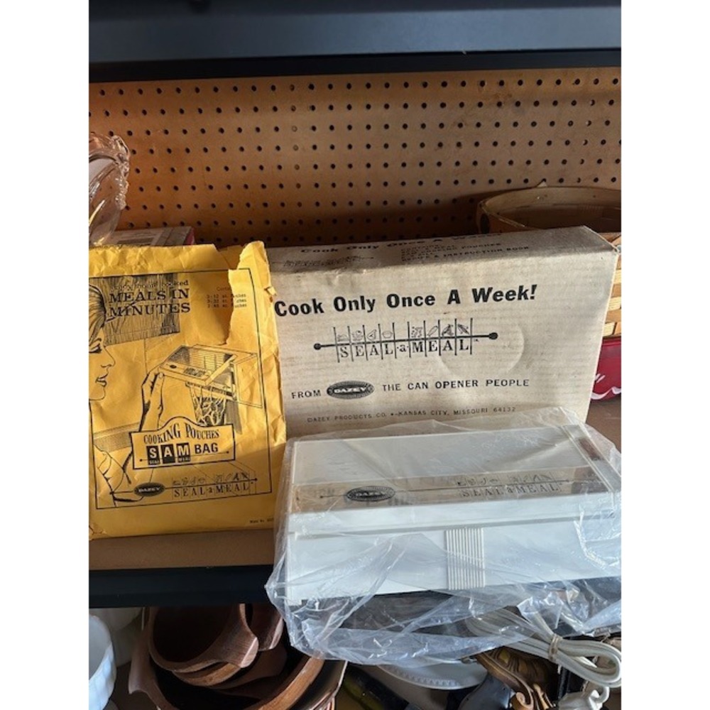 Vintage Dazey Seal-A-Meal Vacuum Sealer Model 5005‎ with SAM Bags and Box